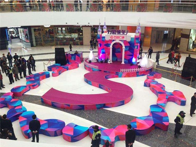 萬達廣場開業美陳-萬彩城堡