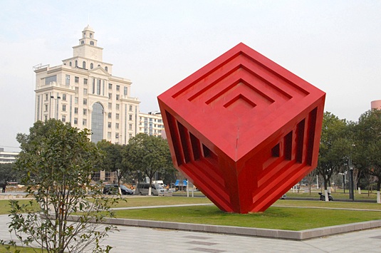 不銹鋼雕塑在城市文化建設(shè)中扮演什么角色?