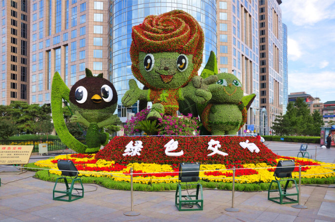 垂直花園雕塑怎么實現(xiàn)節(jié)能減排?